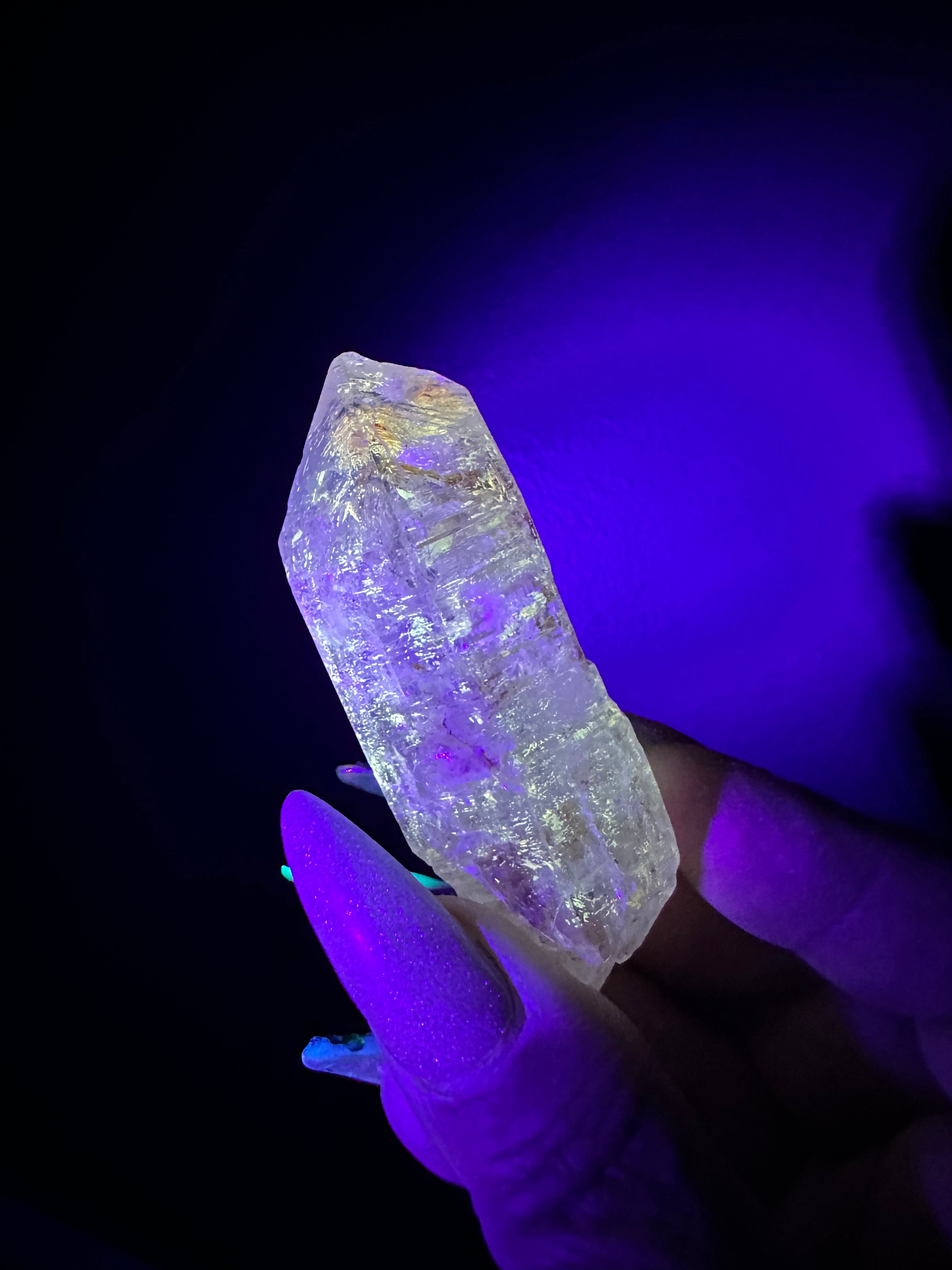 skrivebord Tag det op Ungdom Petroleum "Firefly" Quartz from Madagascar for Protection from Negativity |  Online Shop | Amityville Apothecary